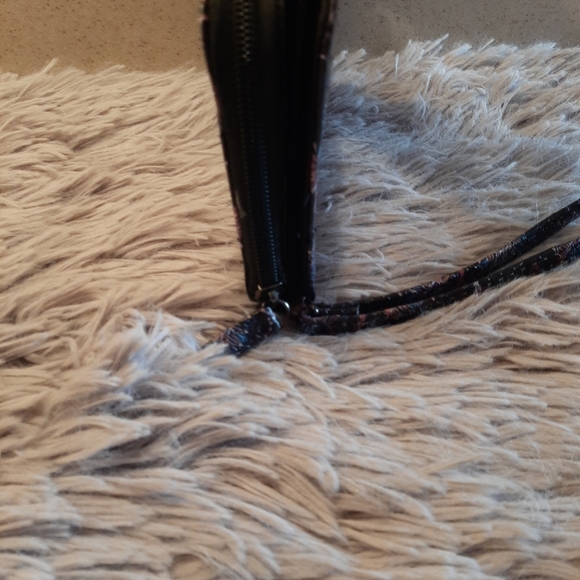 Mundi Vegan Leather Wristlet- New - Picture 7 of 12